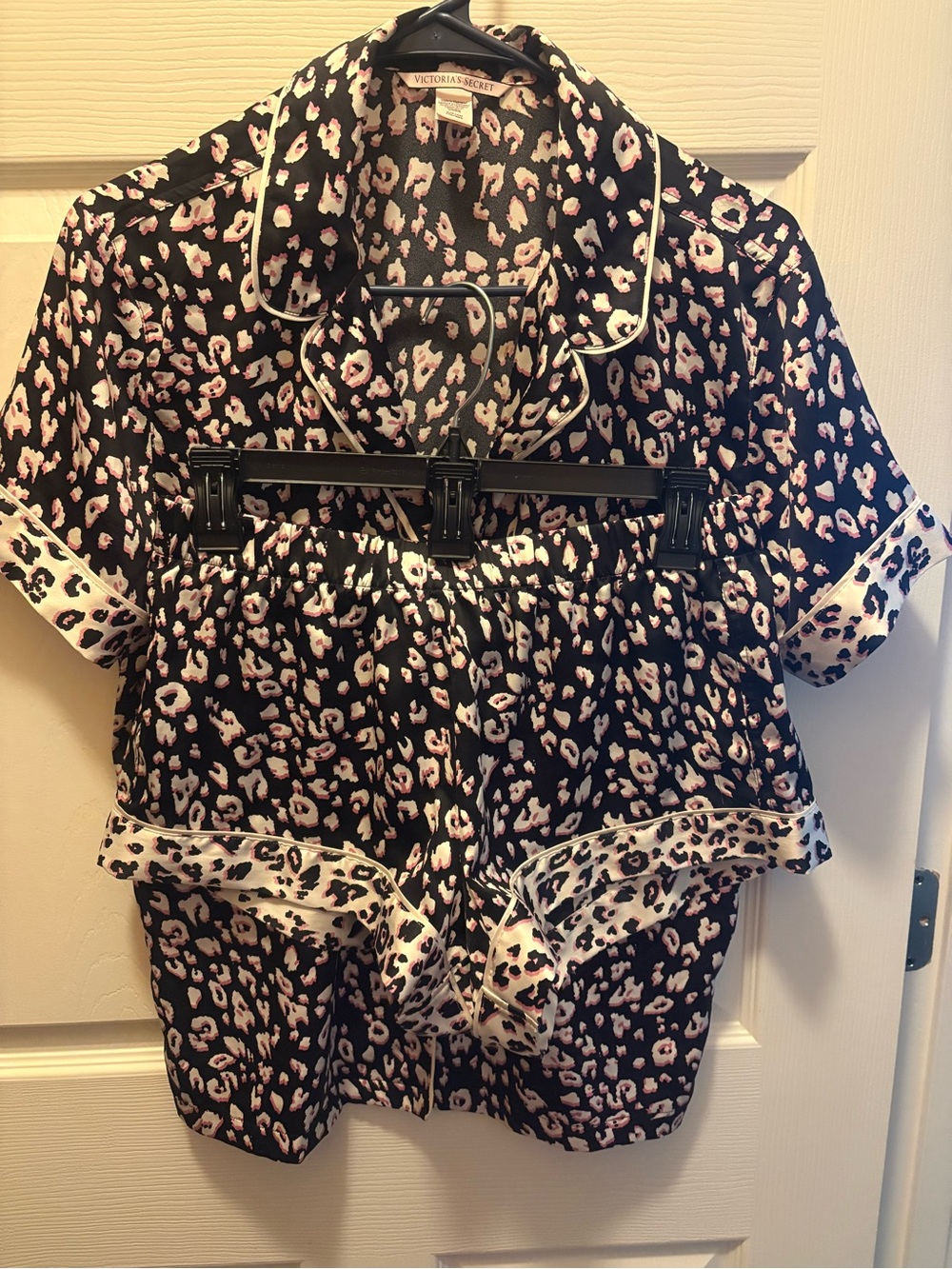Victoria's Secret Black & Pink Leopard-Print Women's PJโs